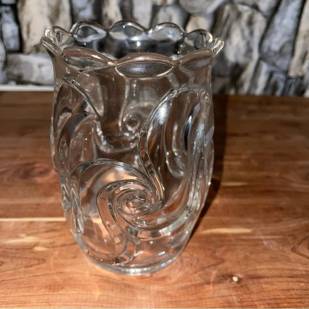 Decorative Clear Scalloped Glass Vase with Swirl Motif Gorgeous